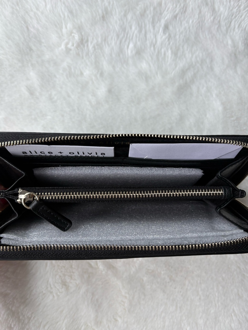 Alice + Olivia Stace Face Zip Wallet, New! - Picture 5 of 7